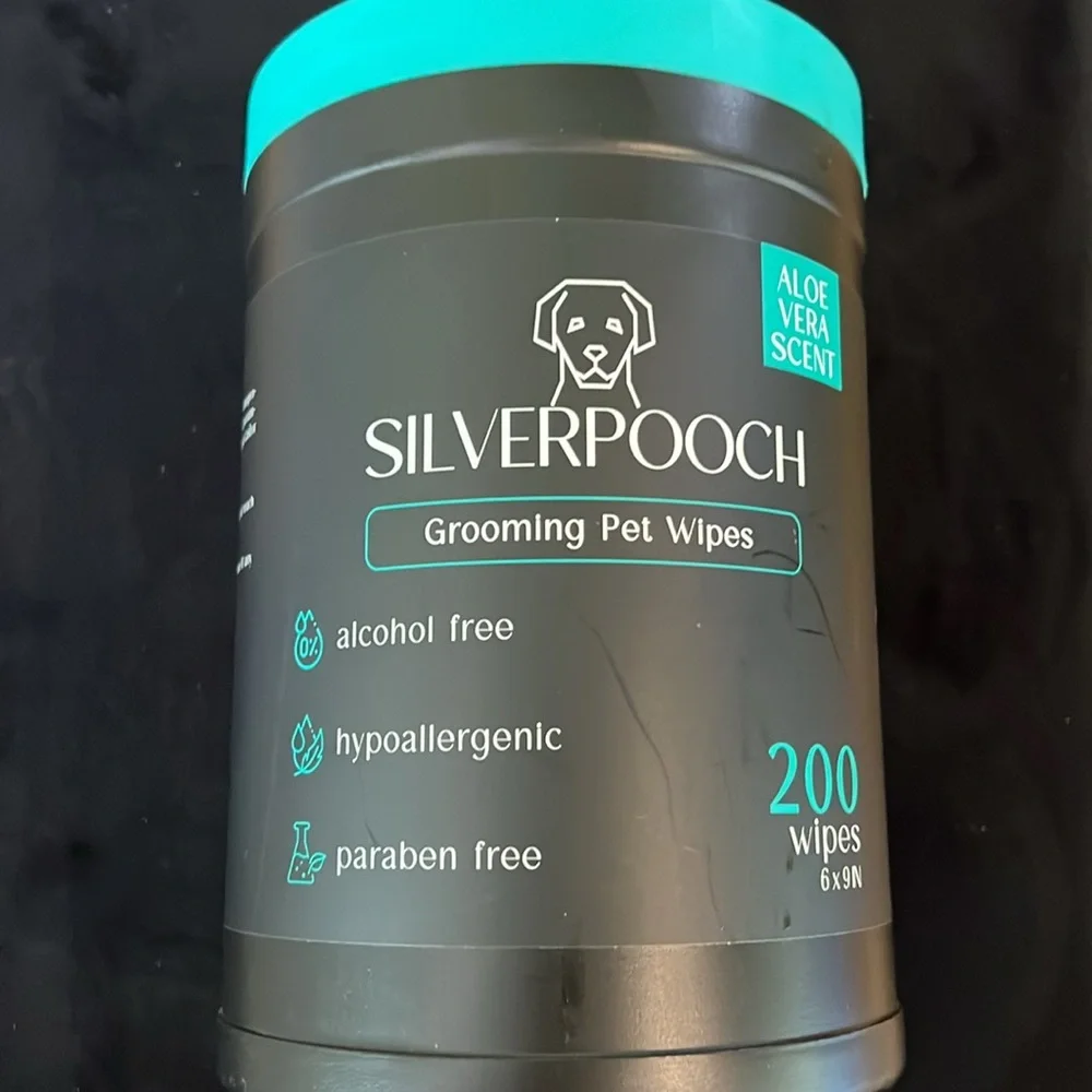 Grooming pet wipes